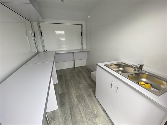 TP 301 salgsvogn med dobbeltvask med koldt og varmt vand